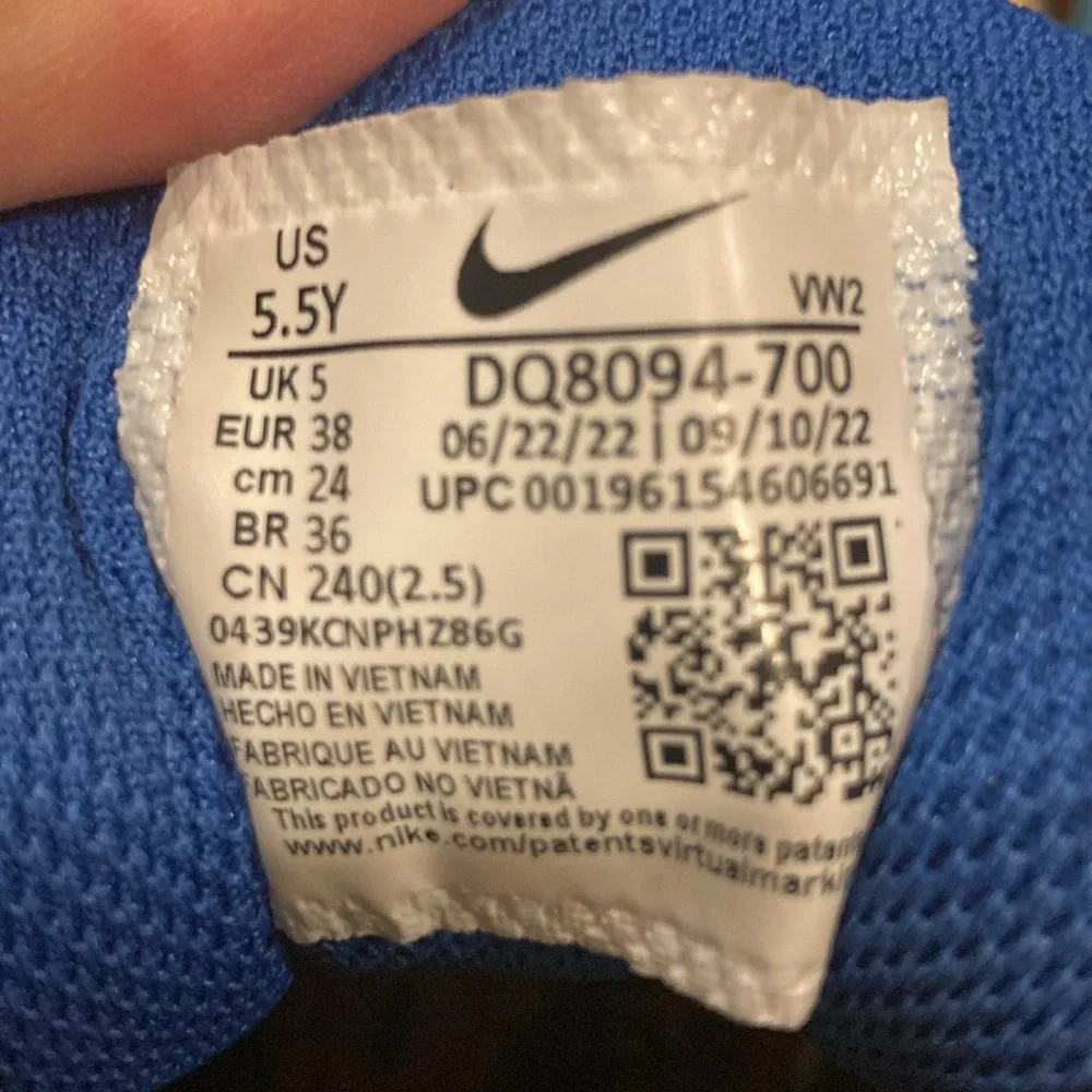 Youth Size 5.5 Nike Kyrie Flytrap Kaleidoscope Basketball Shoes (ABBA) - Picture 12 of 14